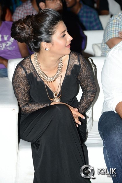 Shruti-Hassan-at-Race-Gurram-Success-Meet